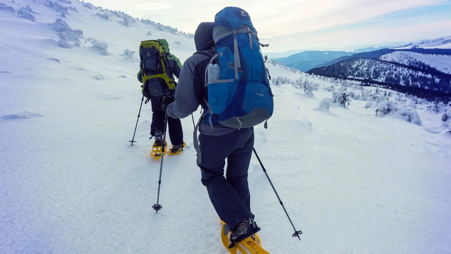 Schneeschuh Wandern im Tiefschnee